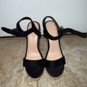 Black wedges